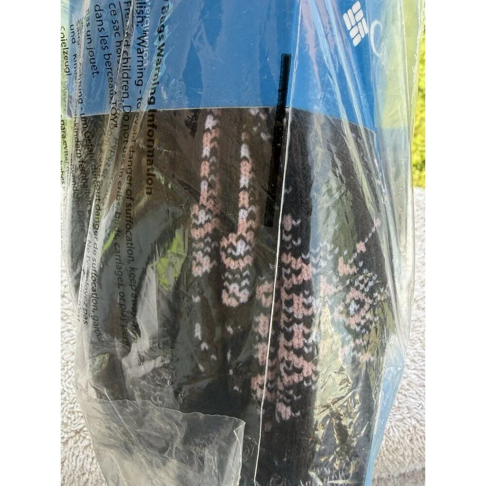 New Columbia Womens 4 Pair Crew Socks. Sz 4-10, Black With snowflakes, Stripes